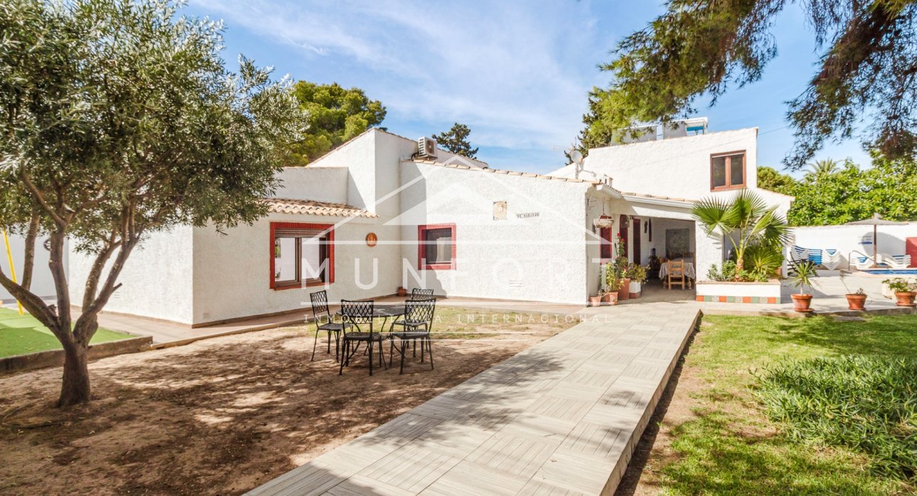 Videresalg - Villaer -
Orihuela Costa - Lomas de Campoamor