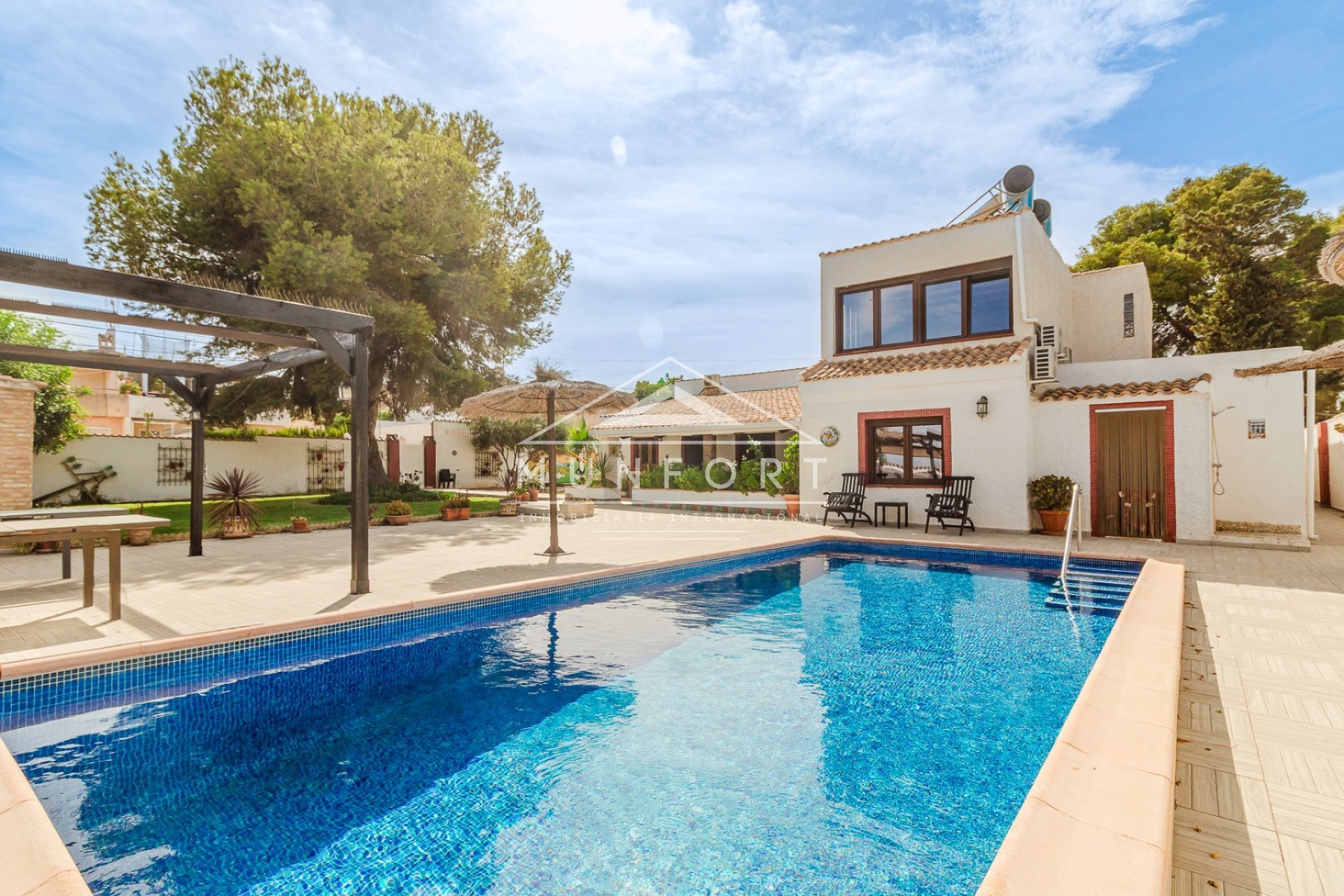 Videresalg - Villaer -
Orihuela Costa - Lomas de Campoamor