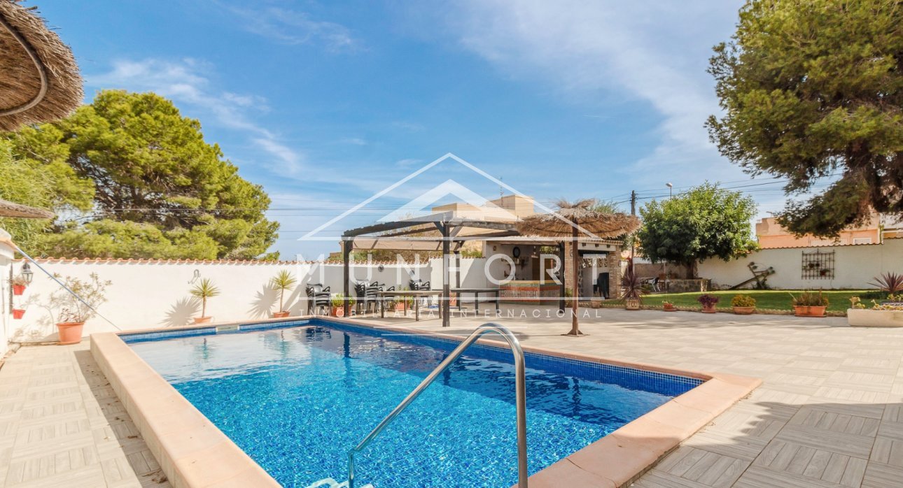 Videresalg - Villaer -
Orihuela Costa - Lomas de Campoamor