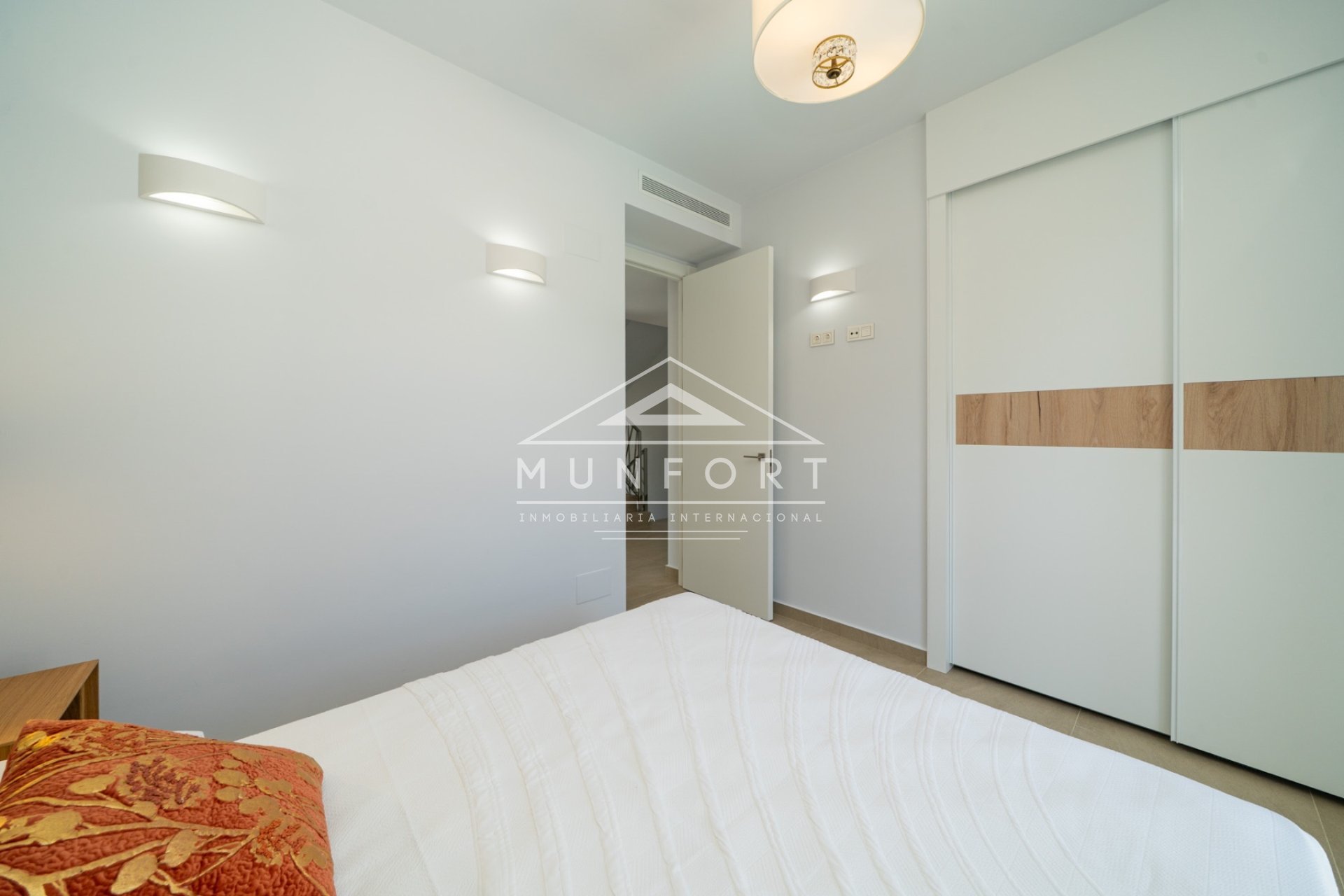 Videresalg - Villaer -
Orihuela Costa