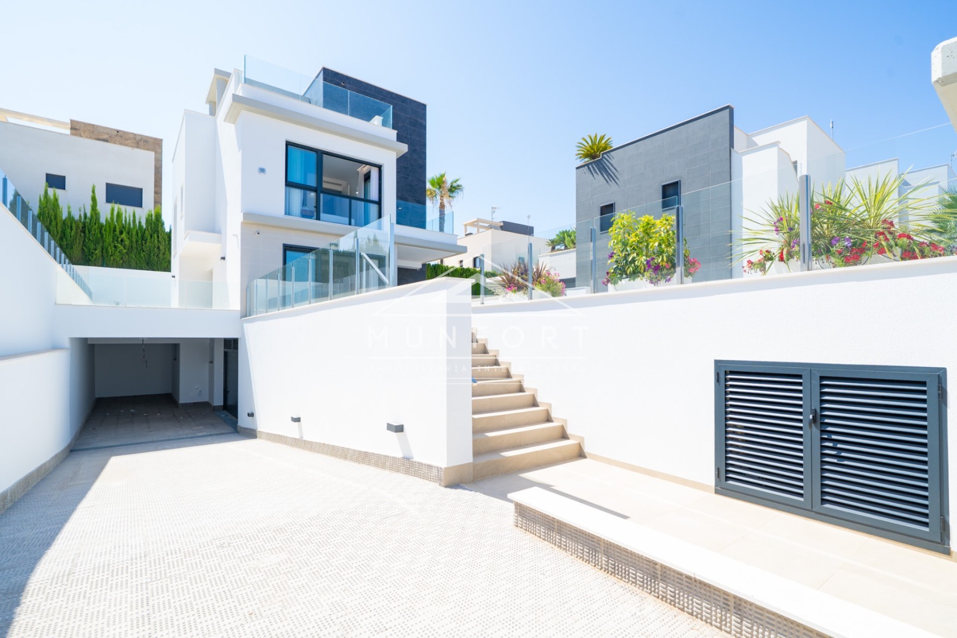 Videresalg - Villaer -
Orihuela Costa