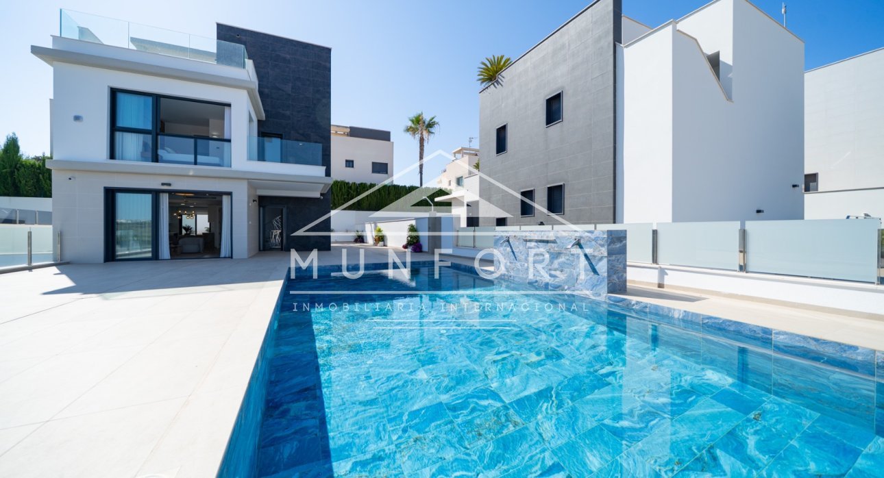 Videresalg - Villaer -
Orihuela Costa