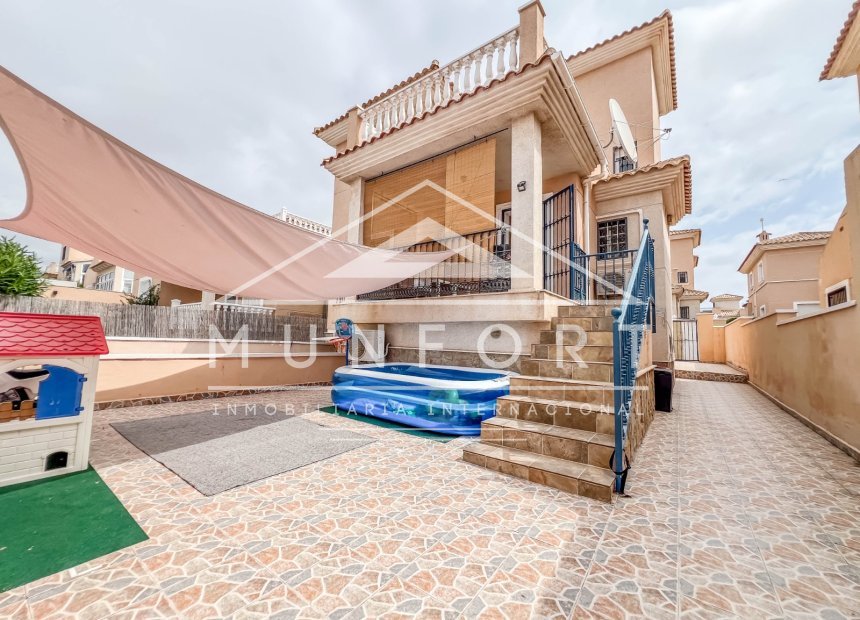 Videresalg - Villaer -
Orihuela Costa