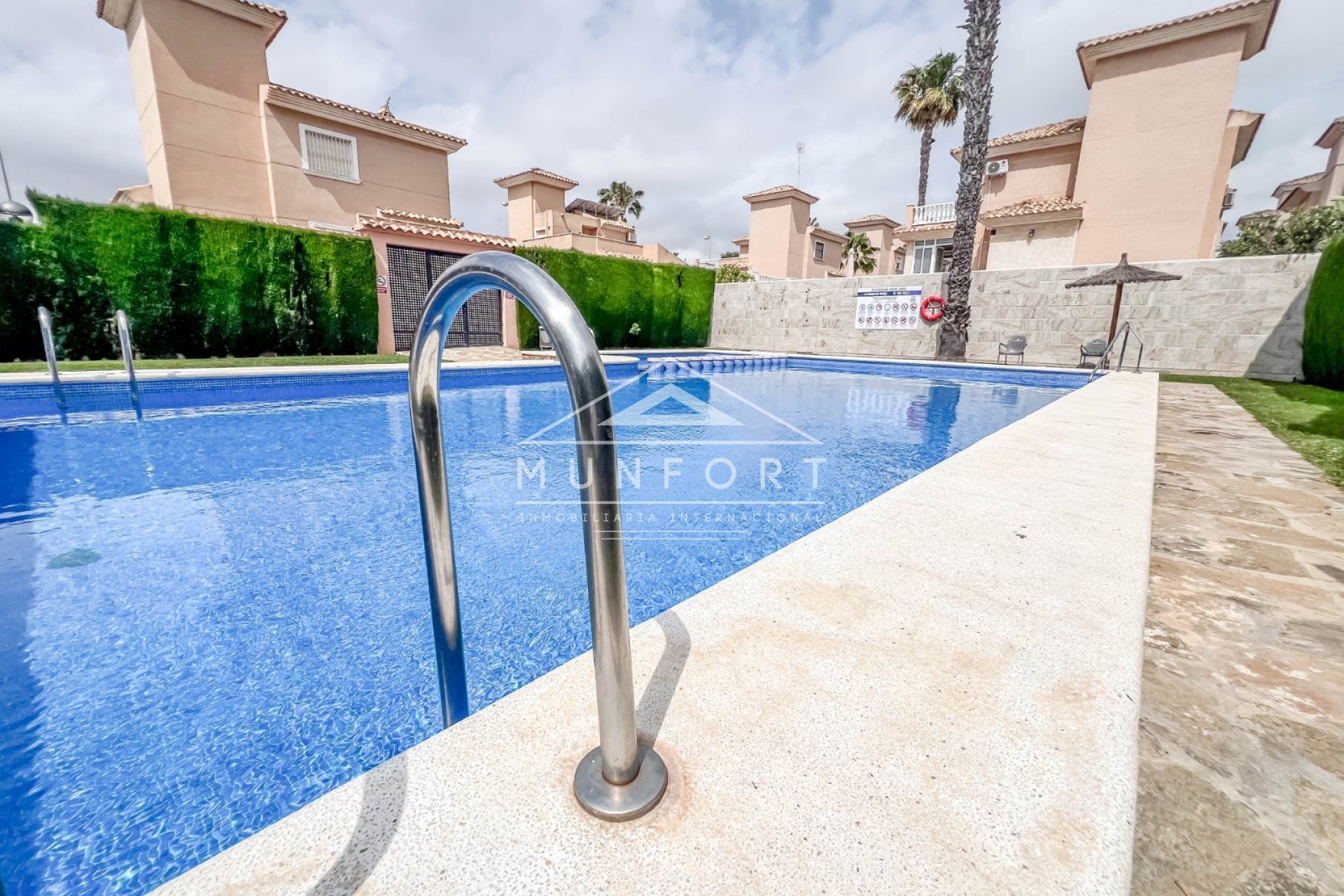 Videresalg - Villaer -
Orihuela Costa