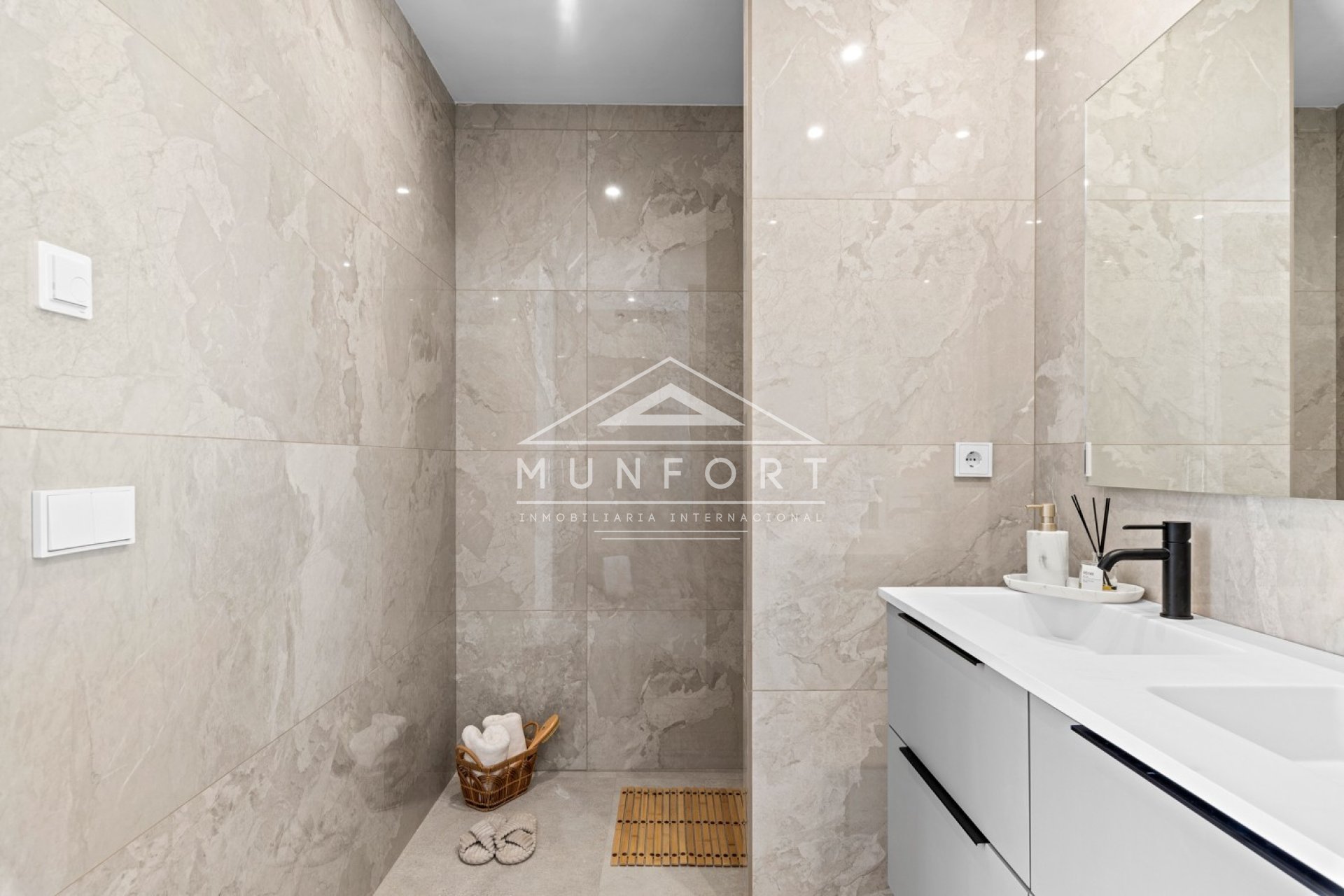 Videresalg - Villaer -
Polop de La Marina 