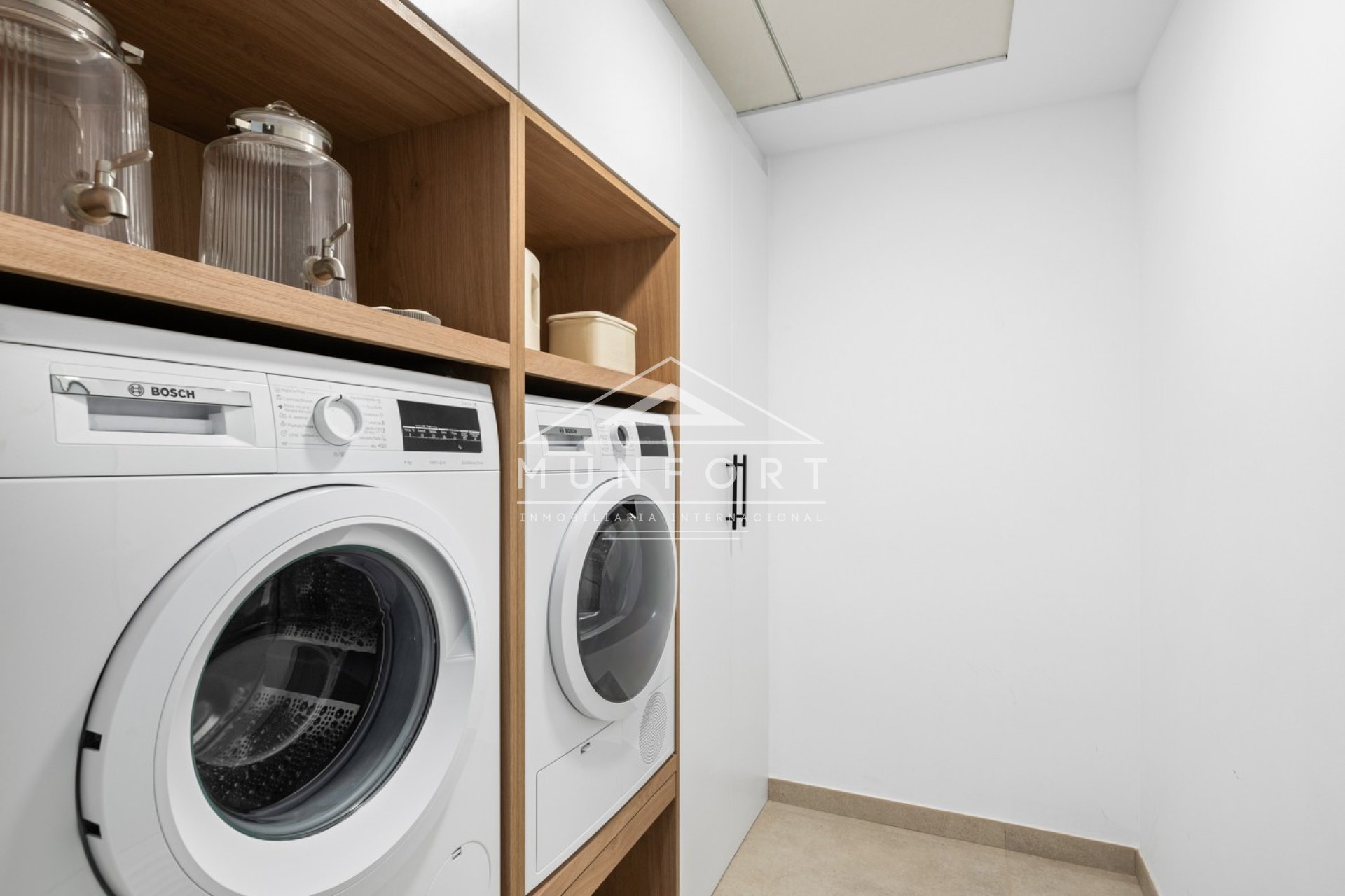 Videresalg - Villaer -
Polop de La Marina 