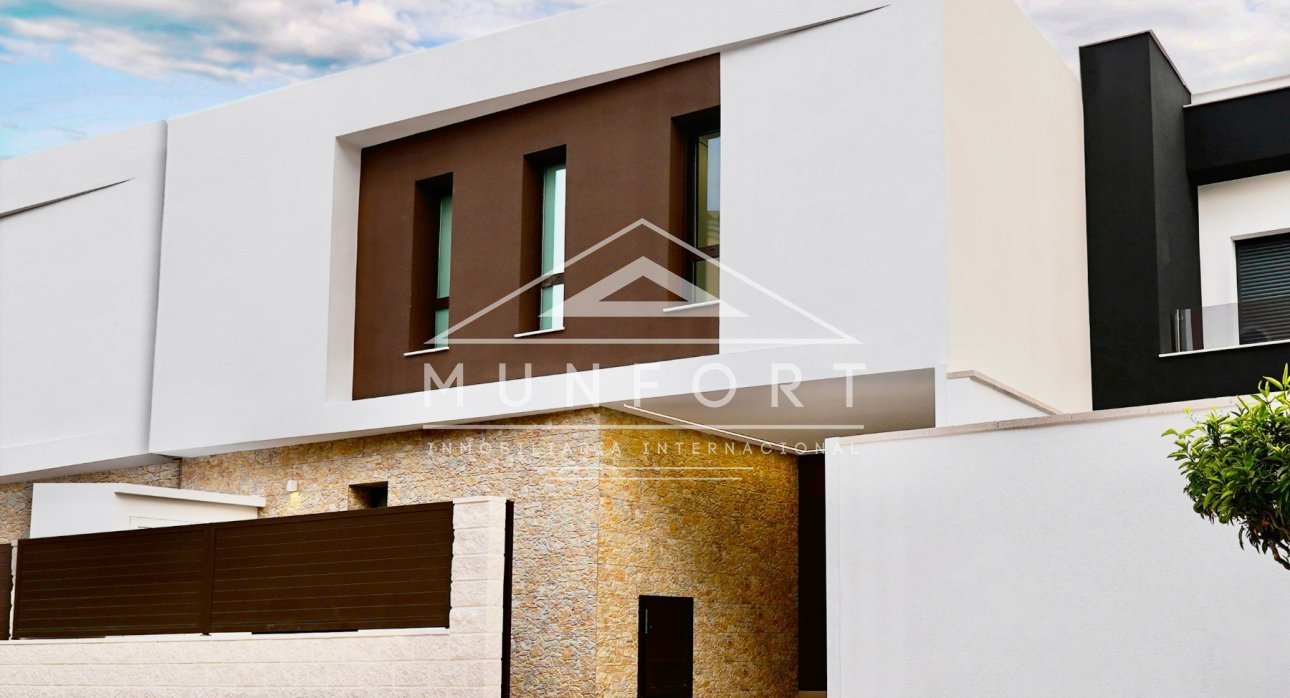 Videresalg - Villaer -
Rojales