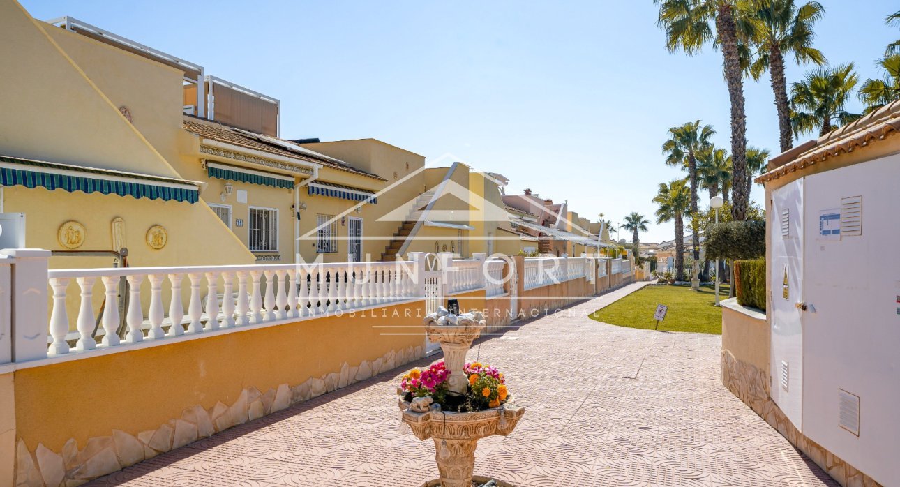 Videresalg - Villaer -
Rojales