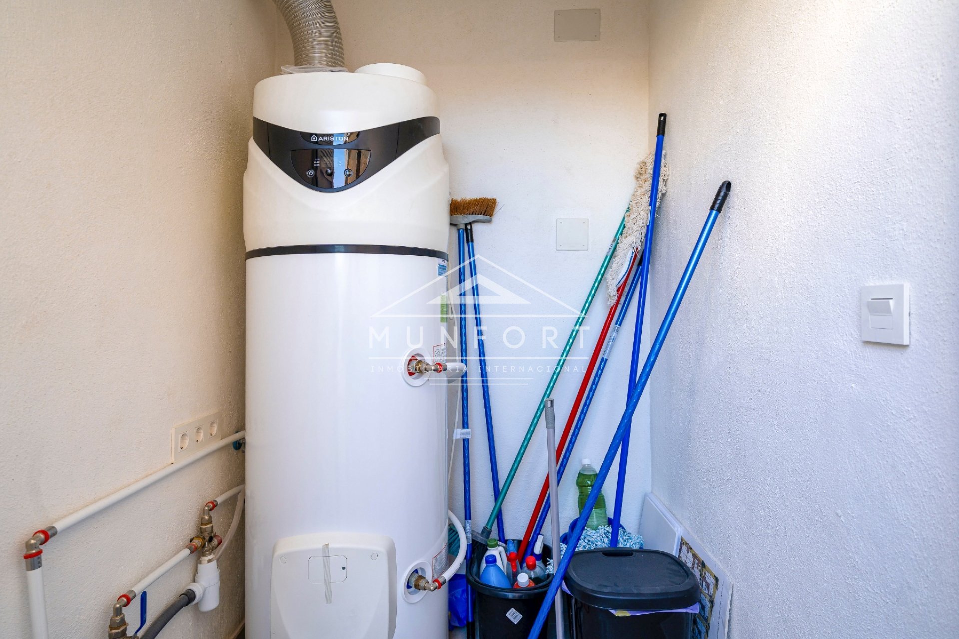 Videresalg - Villaer -
Rojales