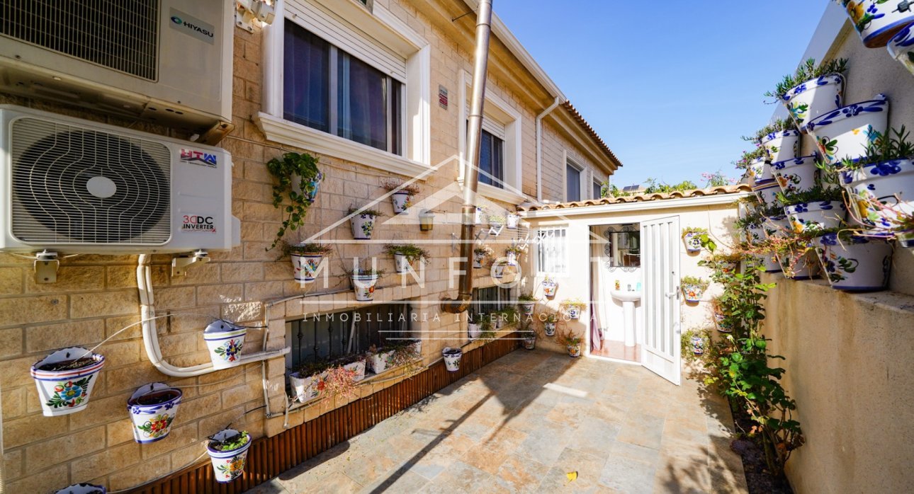 Videresalg - Villaer -
San Javier