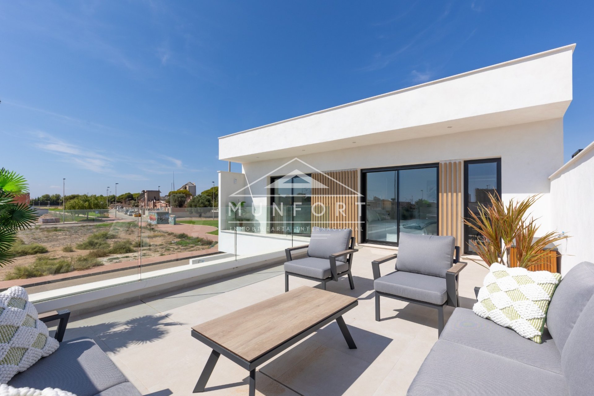 Videresalg - Villaer -
San Javier