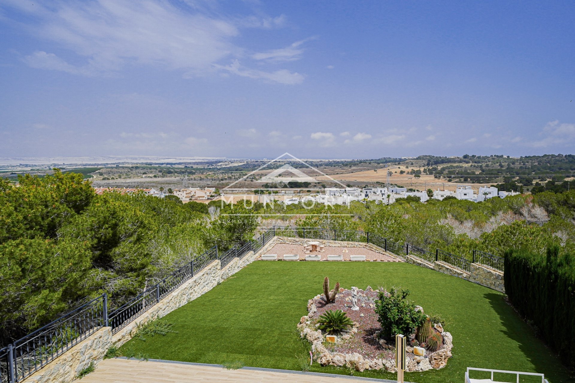 Videresalg - Villaer -
San Miguel de Salinas