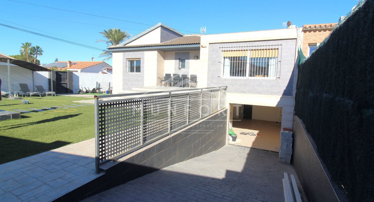 Videresalg - Villaer -
Torrevieja - Los Balcones