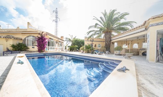 Villa's - Herverkoop - Orihuela Costa -
                Villamart&iacute;n