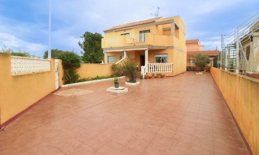 Villas - Resale -
            Los Nietos - V391