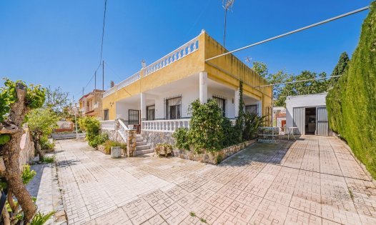 Villas - Resale - Los Urrutias -
                EL CARMOLI