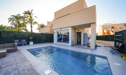 Villas - Resale - Los Urrutias -
                Estrella del Mar