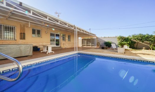 Villas - Resale -
            Los Urrutias - PB024