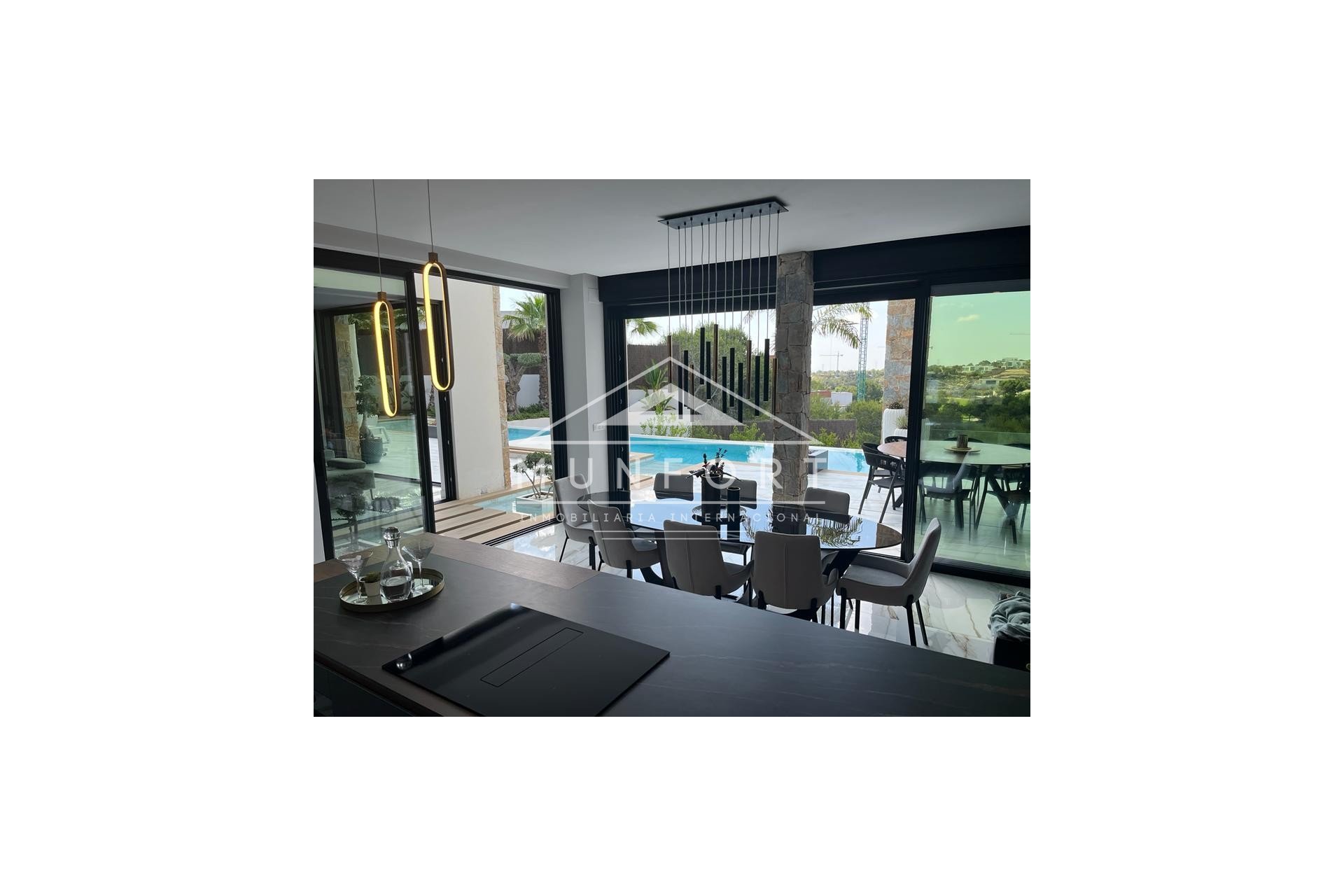 Wiederverkauf - Luxusvillen -
Orihuela Costa - Las Colinas Golf