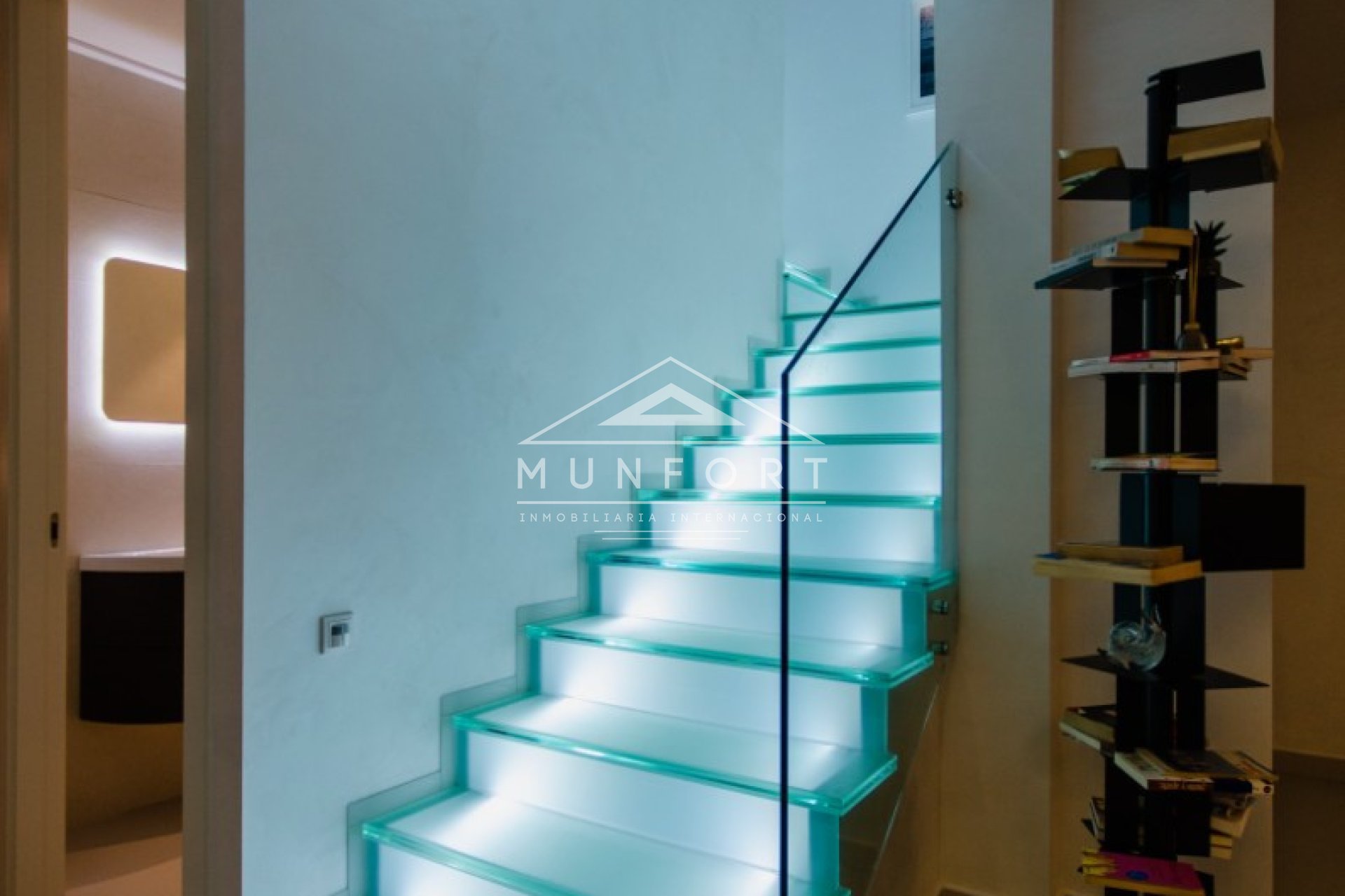 Wiederverkauf - Luxusvillen -
San Miguel de Salinas