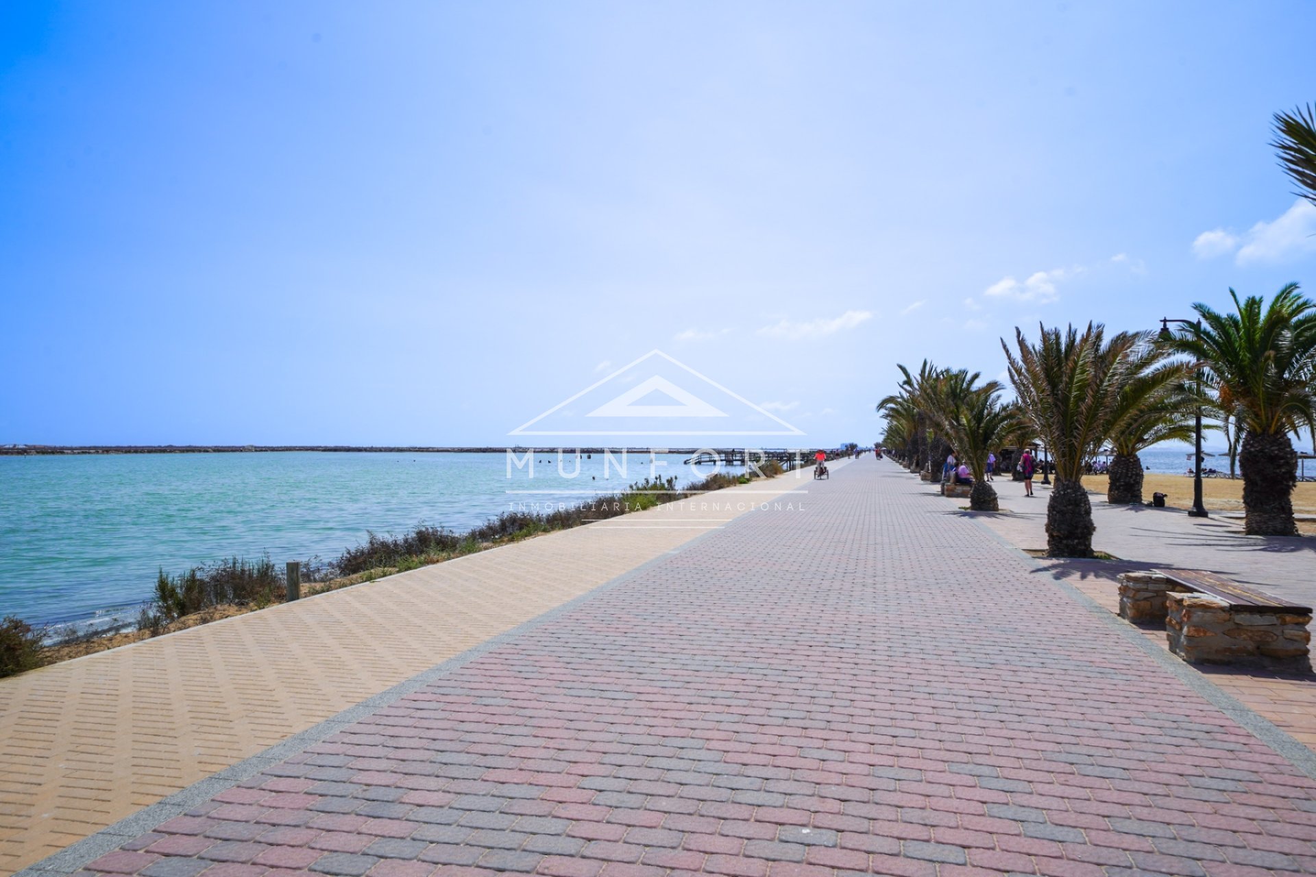 Wiederverkauf - Reihenhäuser -
San Pedro del Pinatar