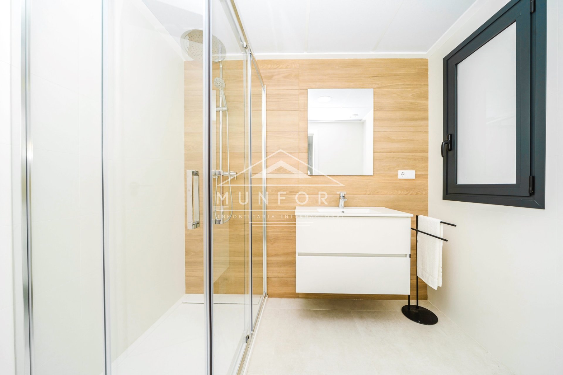 Wiederverkauf - Villen -
Cox