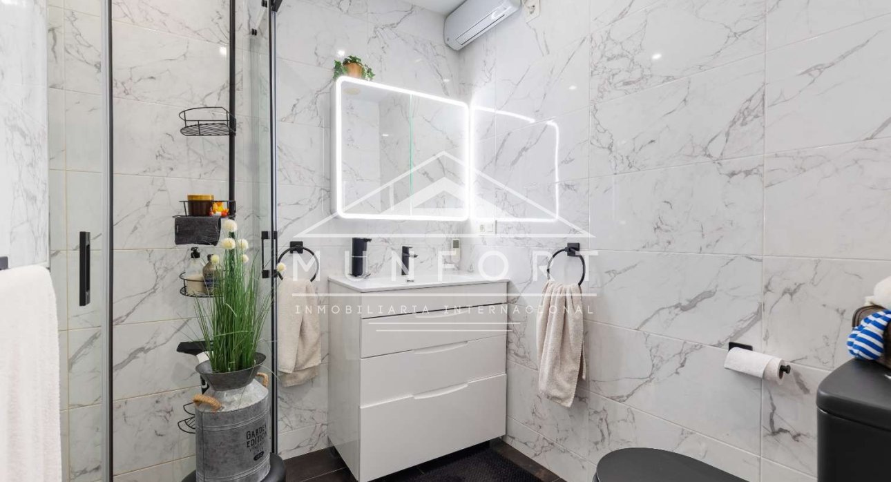 Wiederverkauf - Villen -
Orihuela Costa - Los Altos de Villamartín