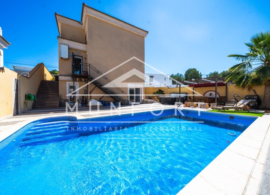 Wiederverkauf - Villen -
Orihuela Costa - Villamart&iacute;n