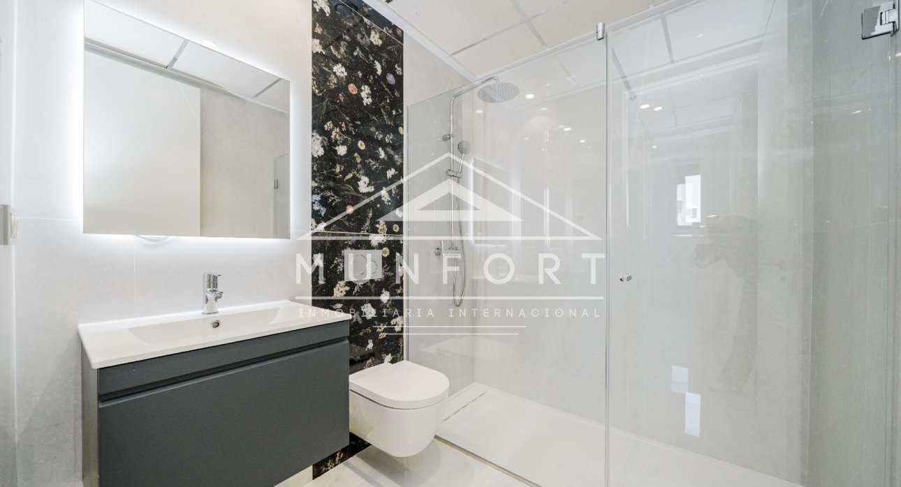 Wiederverkauf - Villen -
Orihuela Costa