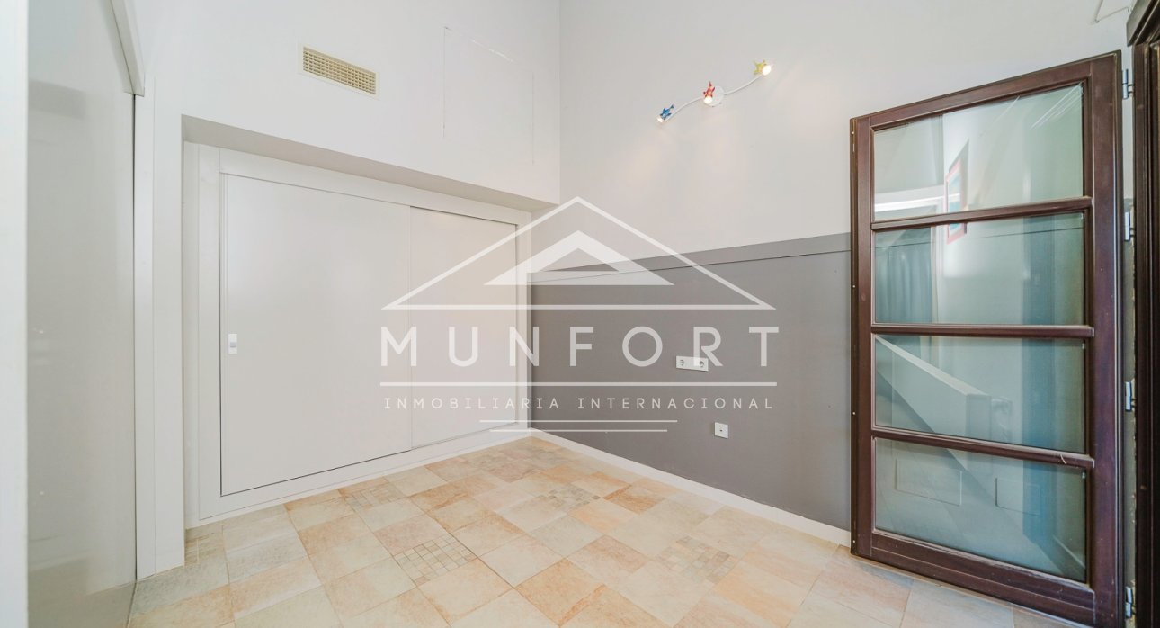 Wiederverkauf - Villen -
Sucina