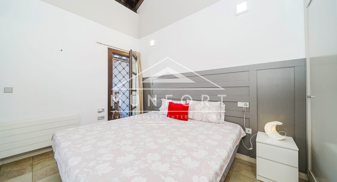 Wiederverkauf - Villen -
Sucina