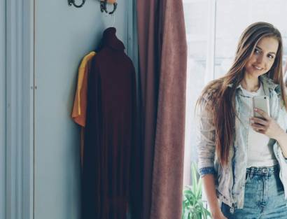 Walk-in wardrobe with doors or without doors: advantages and differences<