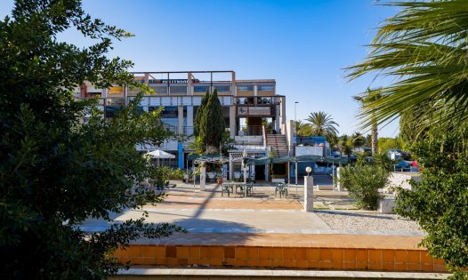 Resale - Villas -
Orihuela Costa - Villamartín