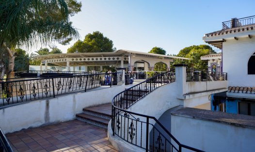 Resale - Villas -
Orihuela Costa - Villamartín