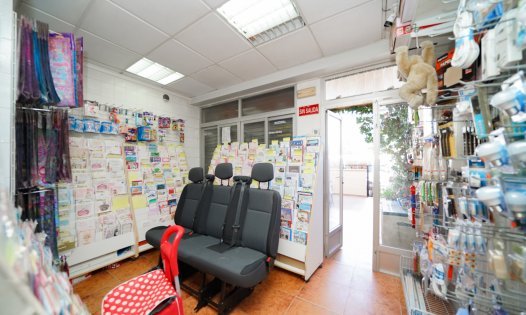 Videresalg -  Kommersiell eiendom -
Torrevieja - El Salado - Torrevieja