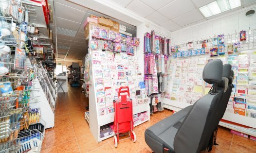 Videresalg -  Kommersiell eiendom -
Torrevieja - El Salado - Torrevieja