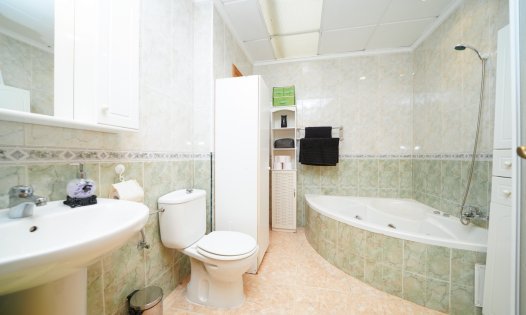 Videresalg -  Kommersiell eiendom -
Torrevieja - El Salado - Torrevieja