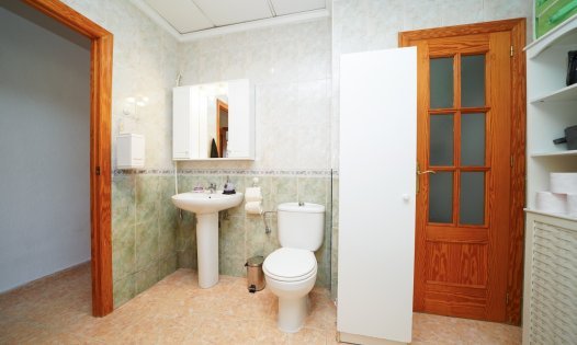 Videresalg -  Kommersiell eiendom -
Torrevieja - El Salado - Torrevieja