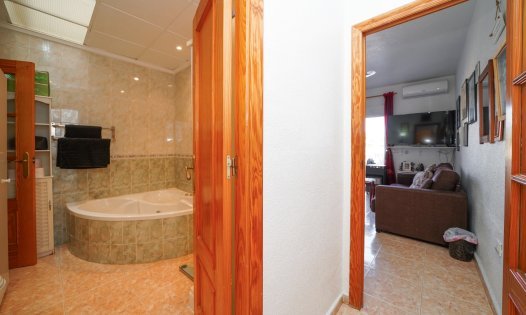 Videresalg -  Kommersiell eiendom -
Torrevieja - El Salado - Torrevieja