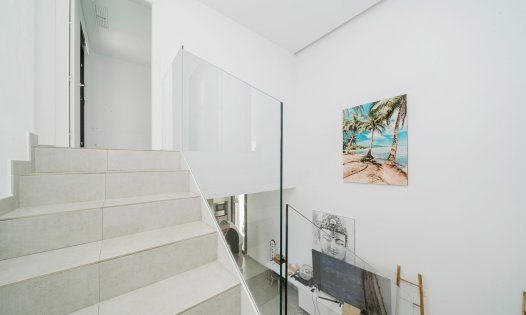 Herverkoop - Villa's -
Benijófar