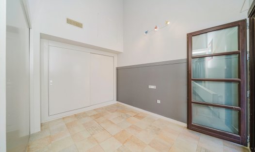 Wiederverkauf - Villen -
Sucina