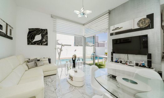 Resale - Villas -
Pilar de la Horadada