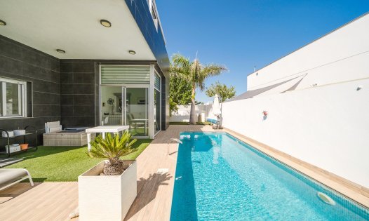 Resale - Villas -
Pilar de la Horadada