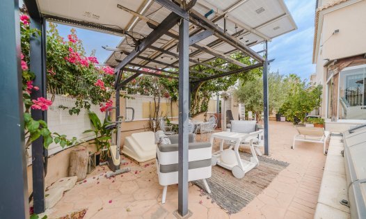 Resale - Villas -
Orihuela Costa - La Regia