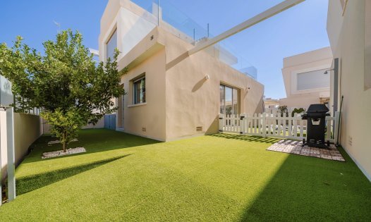 Segunda mano - Villas -
Pilar de la Horadada - Mil Palmeras