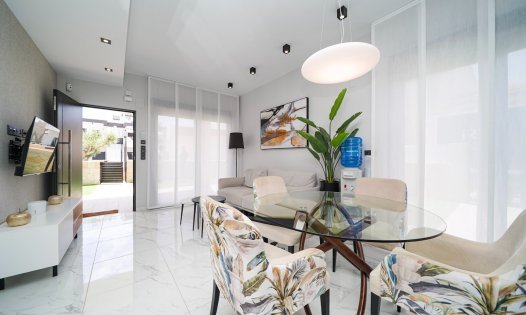 Resale - Bungalows -
Pilar de la Horadada