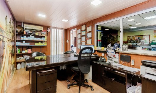 Resale - Commercial premises -
Torrevieja - Centro - Torrevieja