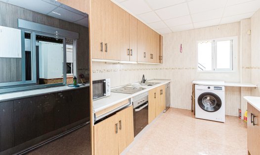 Herverkoop - Rijtjeshuizen -
Los Nietos