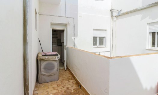 Resale - Apartments -
Los Nietos