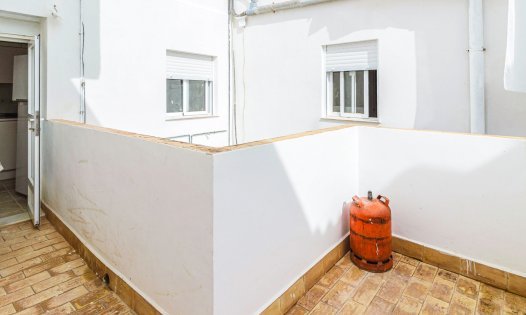 Resale - Apartments -
Los Nietos